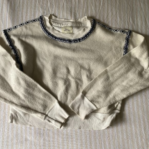 Urban Outfitter, cream fuzzy crewneck with blue patterned lining. - Picture 1 of 1